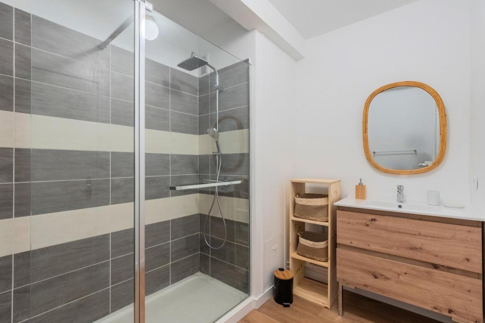 Apartment One Bedroom With Balcony, Center