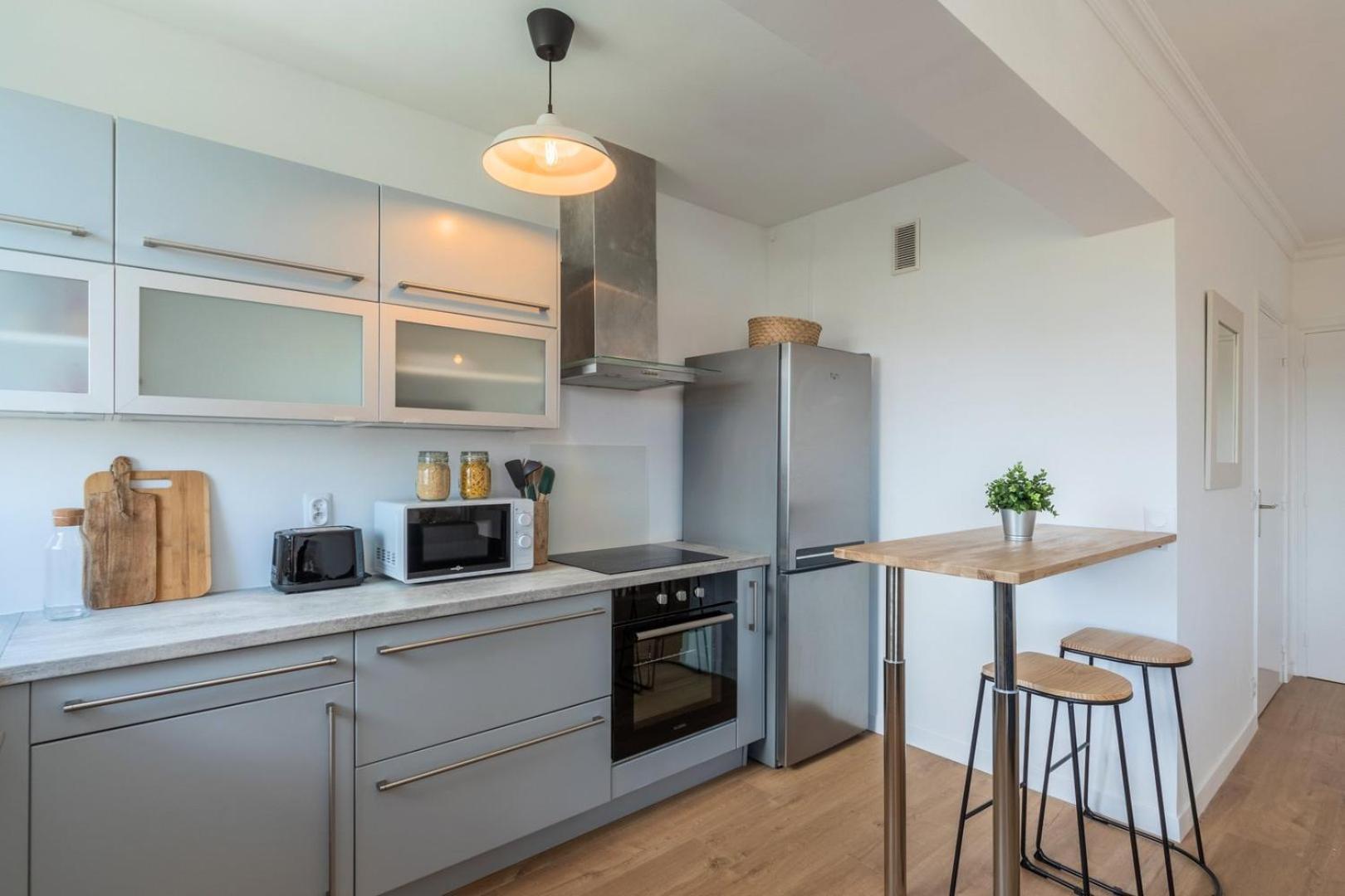 One Bedroom With Balcony, Center